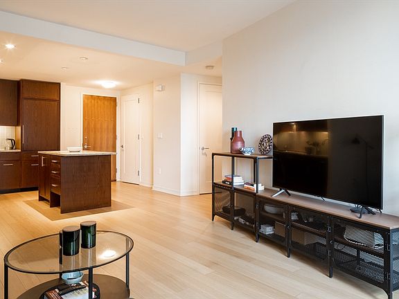 4th image of 580 Washington St #1414