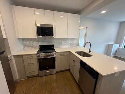 1st image of 18 Peterborough St #20