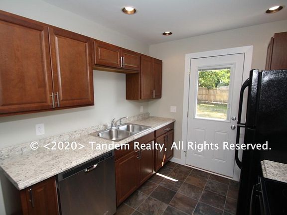 4th image of 528 N 2nd St #390594588