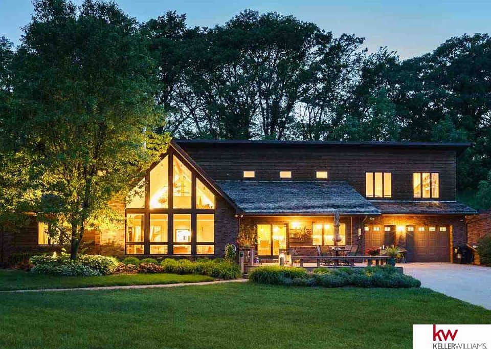 1st image of 9216 Sullivan Ln