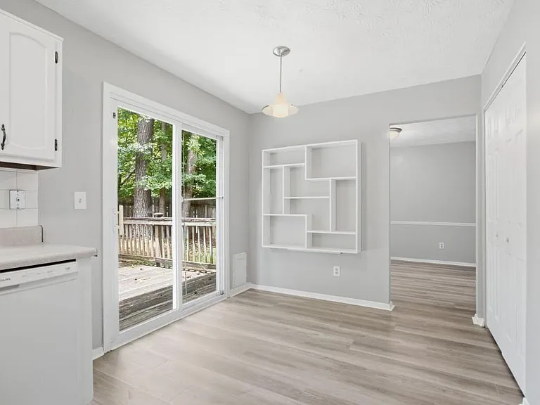 11240 Rotherick Dr — Photo 3