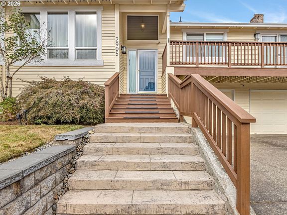 4th image of 2905 SW Redfern Pl