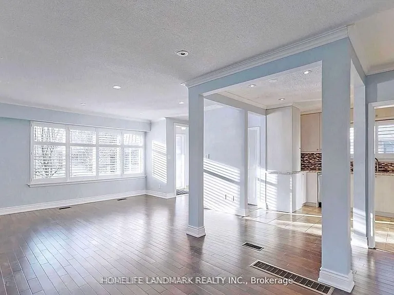 381 Osiris Dr — Photo 2