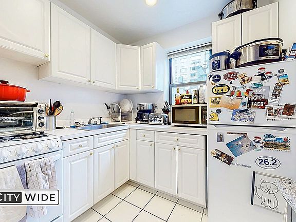 3rd image of 307 E 77th St APT 4D