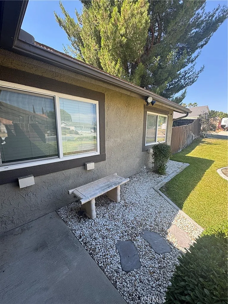 3 bed, 1340 sqft, $3,300 — Photo 3
