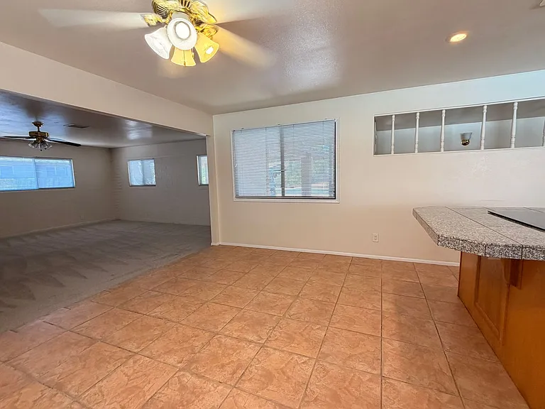 718 E Manhatton Dr — Photo 4