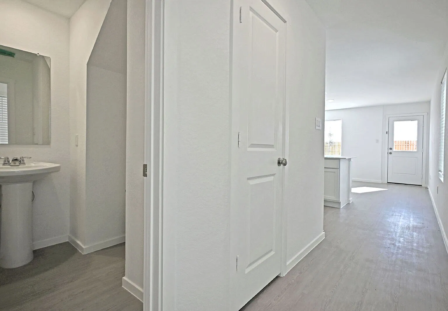 3 bed, 2.5 bath, 1189 sqft, $1,300 — Photo 3