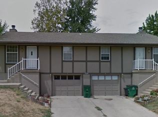 724 NE Barnes Dr APT B, Lees Summit, MO 64086