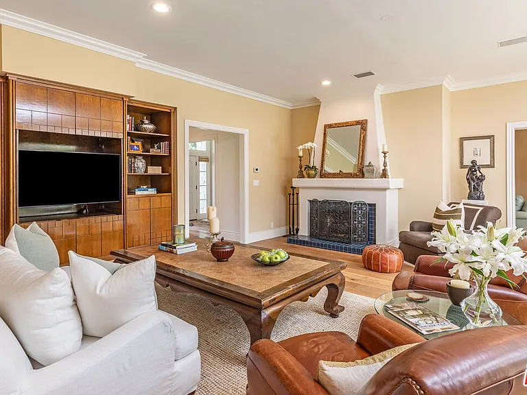 1185 Corsica Dr — Photo 4
