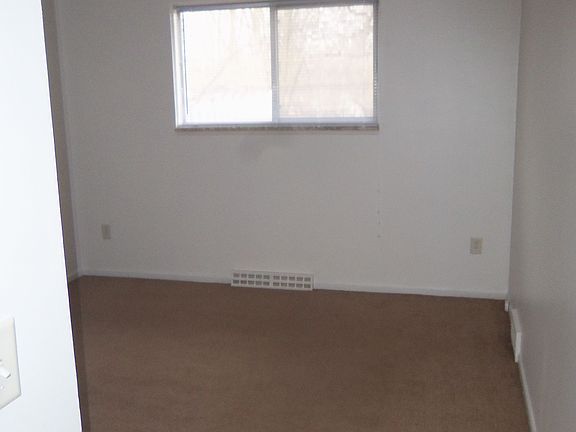 4th image of 329 E Everettdale Ave