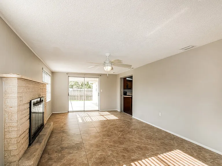 1012 Normandy Blvd — Photo 11