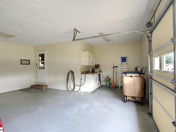 4th image of 13 Dacus Dr