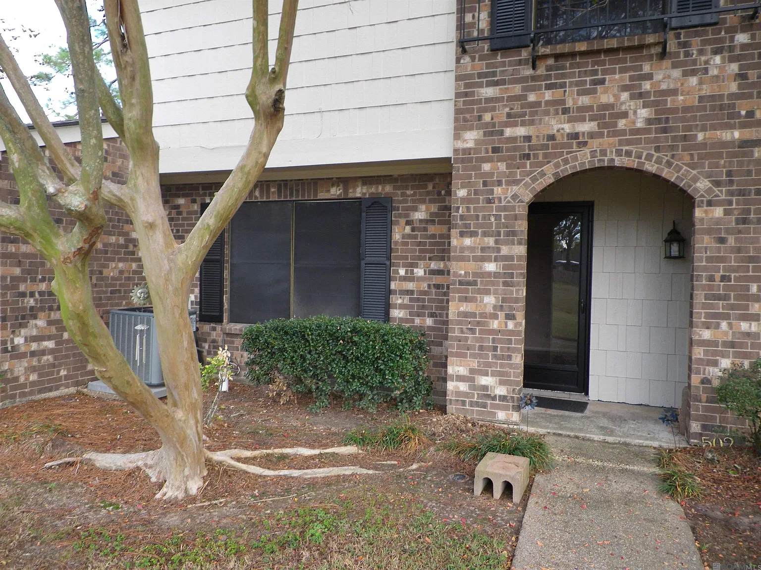 3 bed, 1340 sqft, $1,700 — Photo 2