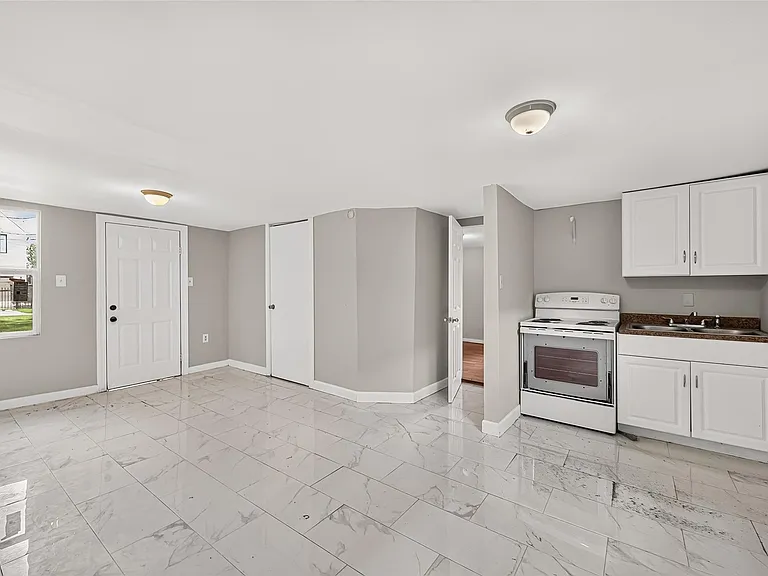 1507 Laird St — Photo 20