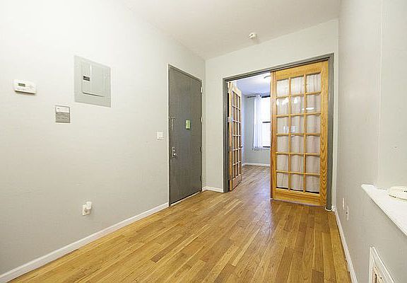 5th image of 180 Jefferson Ave #2R