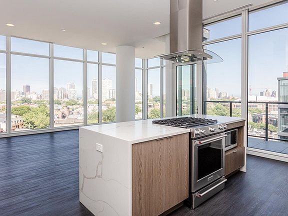 2nd image of 929 W Altgeld St #406