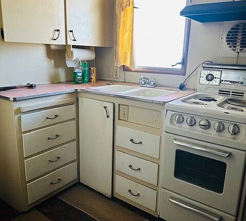2nd image of 42860 Willamette Dr
