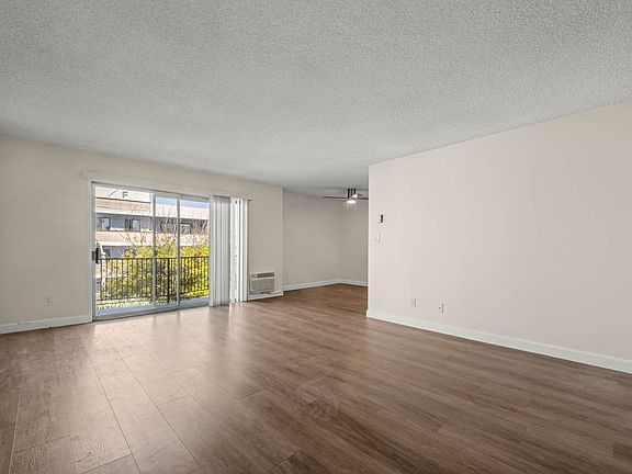 4th image of 1477 1/2 S Canfield Ave #301