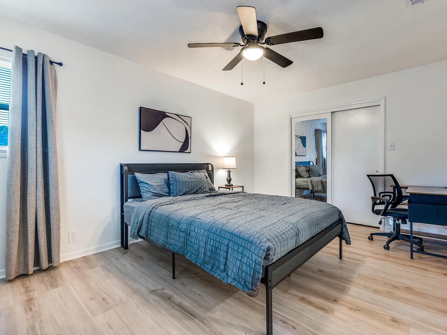 4 bed, 2.0 bath, 2300 sqft, $936 — Photo 1