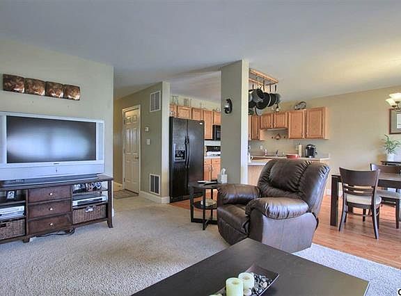 3rd image of 204 Bradford Blvd