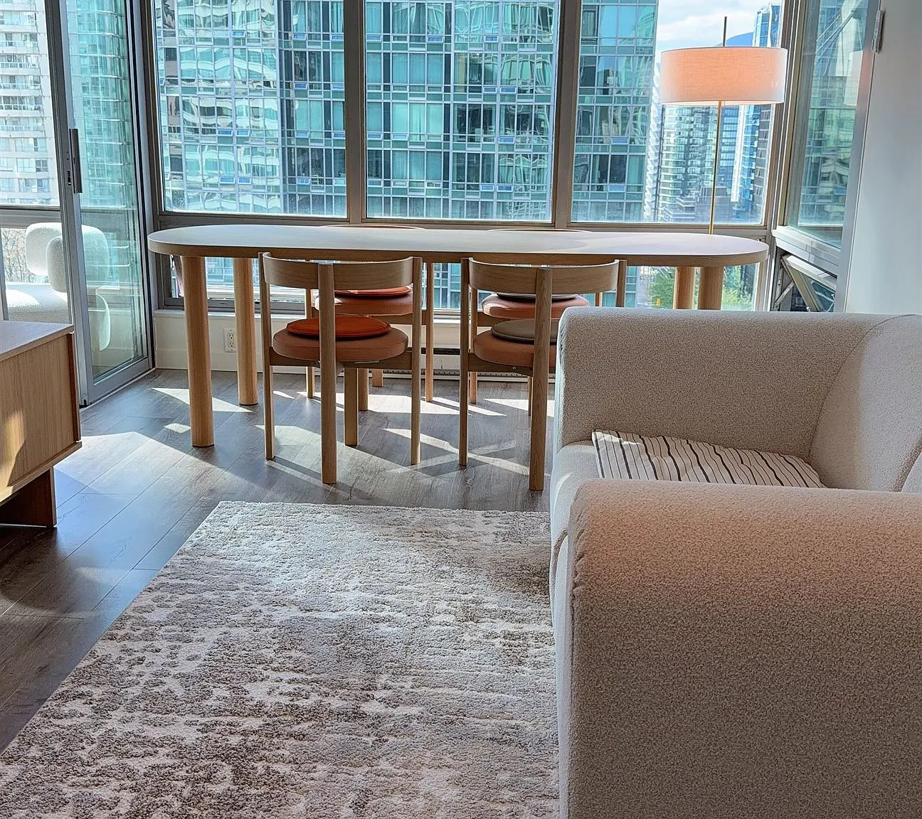 1 bed, 689 sqft, $3,200 — Photo 3