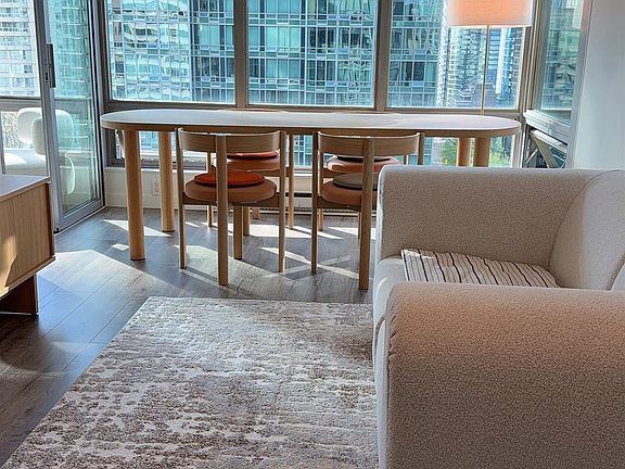 3rd image of 1200 Georgia St W #1402