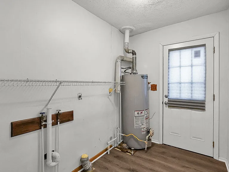272 Collingwood Ave — Photo 36