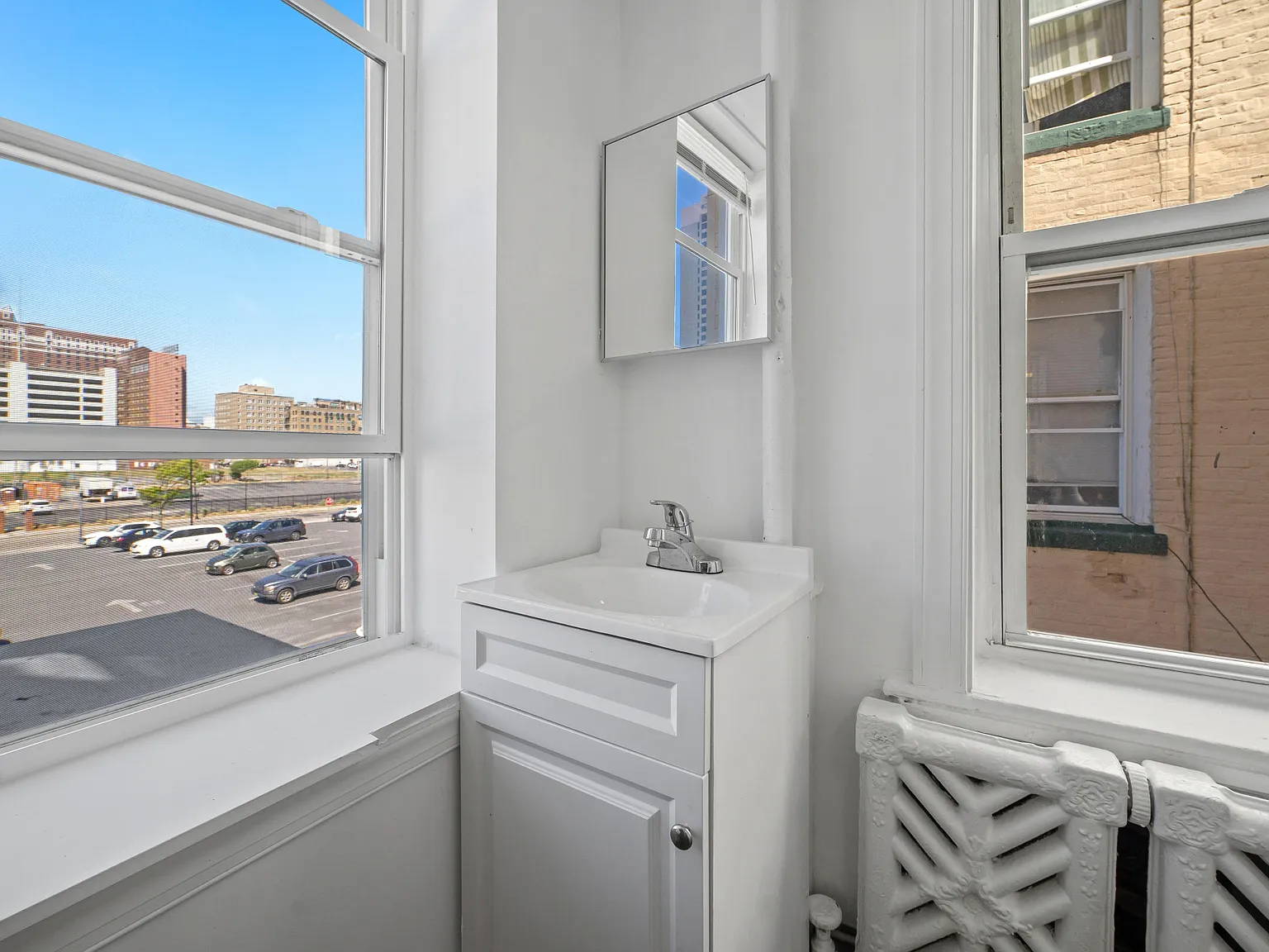 133-135 Saint James Pl — Photo 4