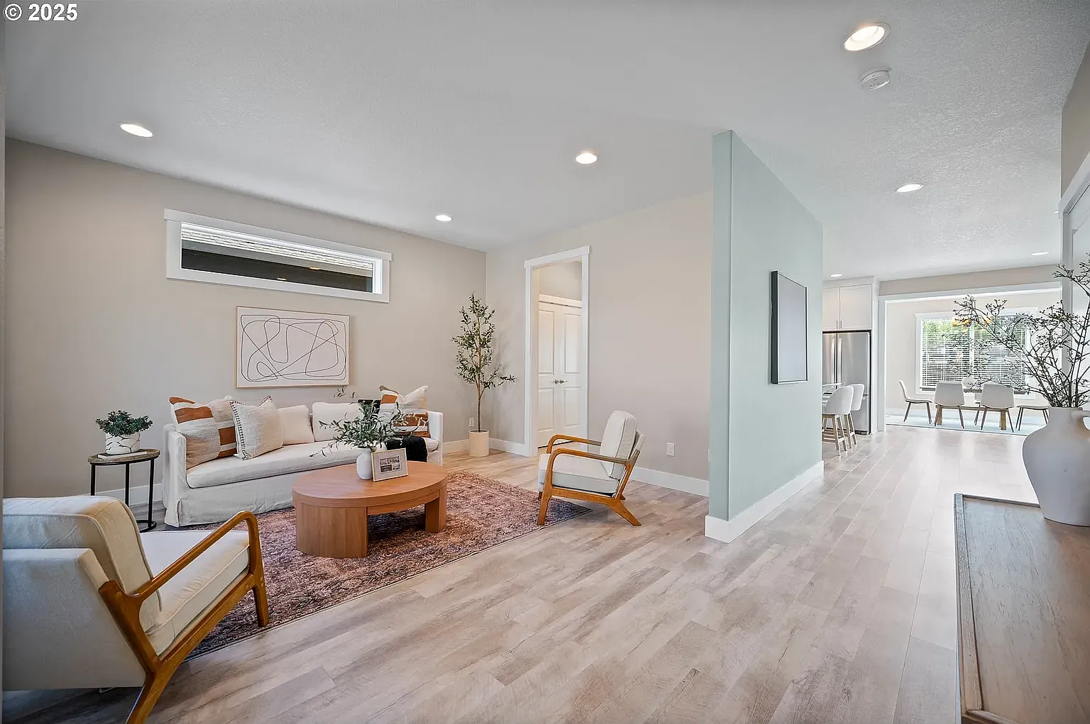 4 bed, 2650 sqft, $3,450 — Photo 3