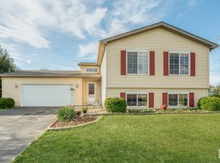 914 Appaloosa Trl, Plano, IL 60545