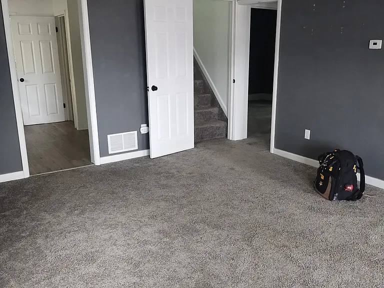 115 E Livingston Dr — Photo 2