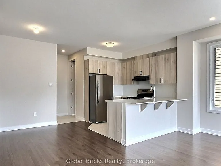 524 Oldenburg Ave — Photo 2