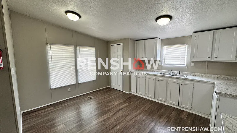 3 bed, 2.0 bath, 1185 sqft, $1,300 — Photo 4
