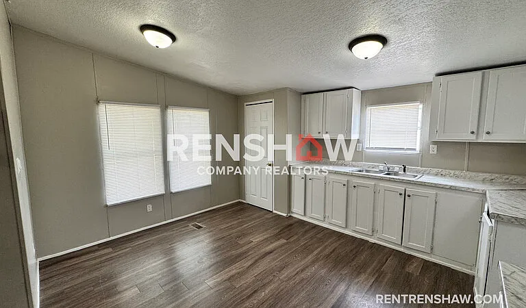 288 W Brooks Rd — Photo 4