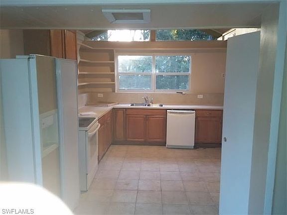 4th image of 332 New York Dr