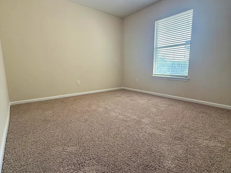 3150 Highland Grove Dr — Photo 36