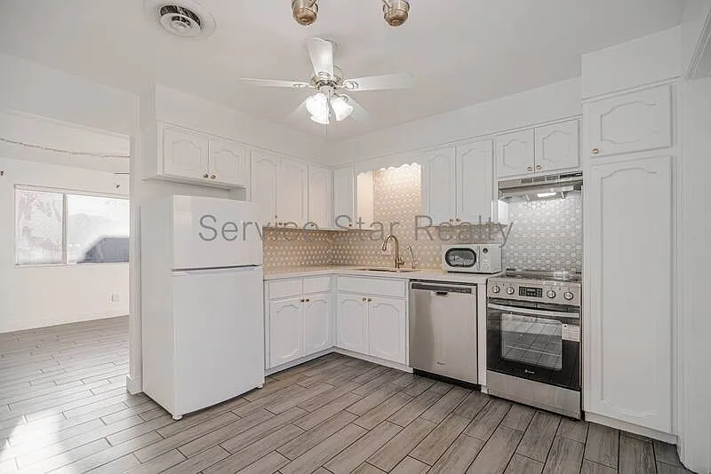 2 bed, 1.0 bath, 819 sqft, $1,725 — Photo 3