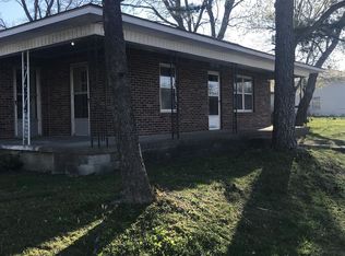 210 Cobb Aly, Leoma, TN 38468