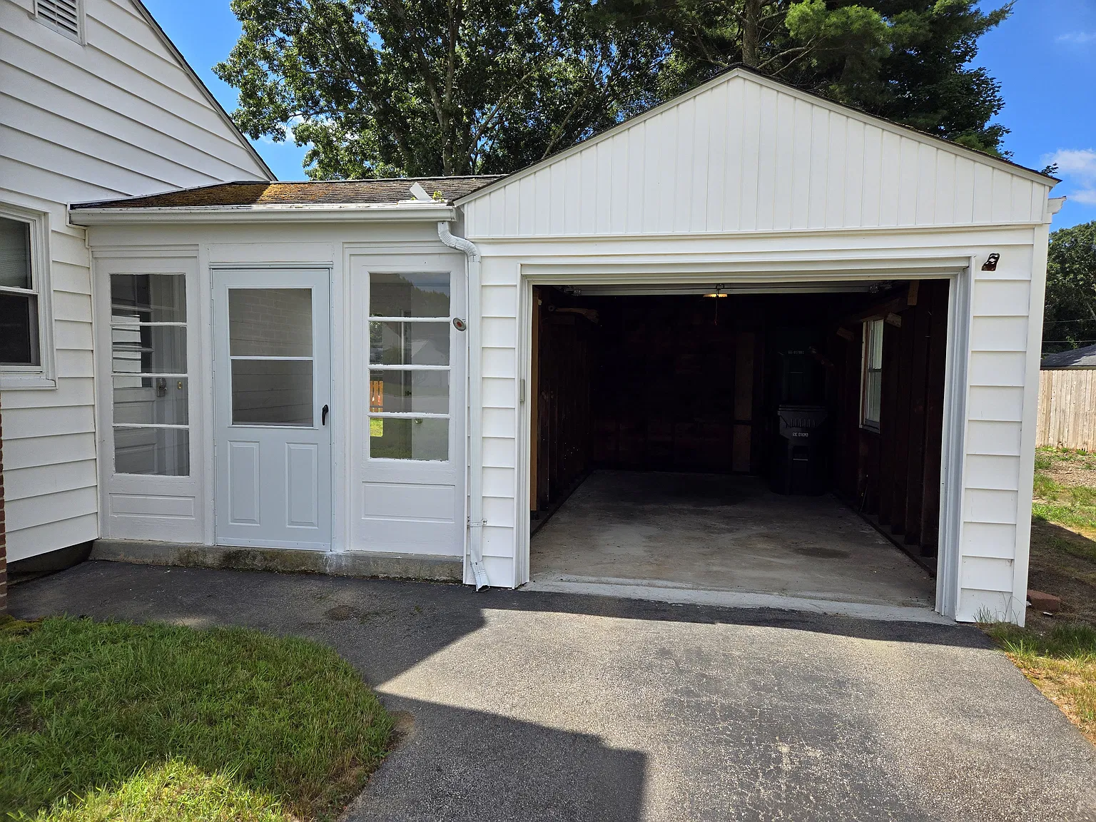 3 bed, 1070 sqft, $2,475 — Photo 3