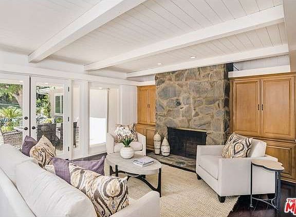 4th image of 3703 Wrightwood Dr
