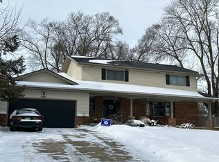 8814 Raven Oaks Dr, Omaha, NE 68152