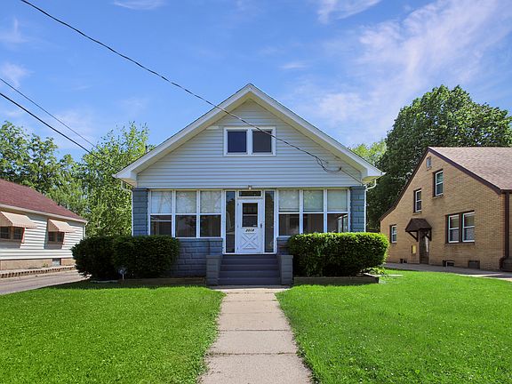 2nd image of 2018 W Ayres Ave