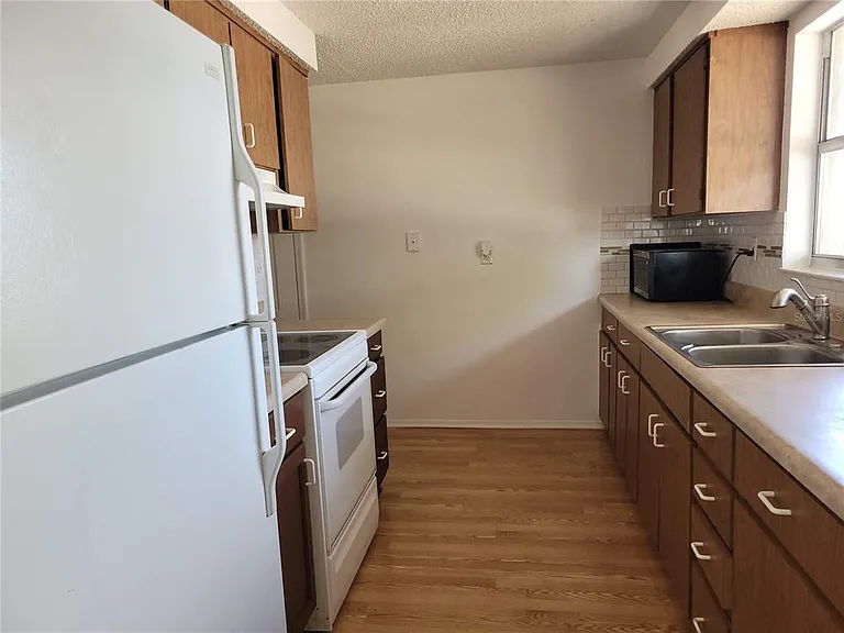 6430 Lomand Ave — Photo 5