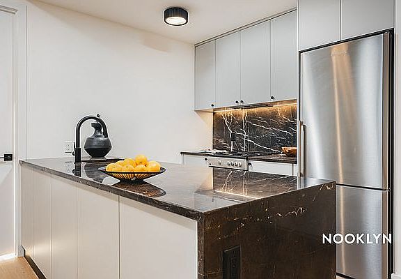 5th image of 250 Gold St #901