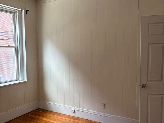 3rd image of 23 Aberdeen St