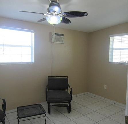 2nd image of 810 Palmetto Dr NE