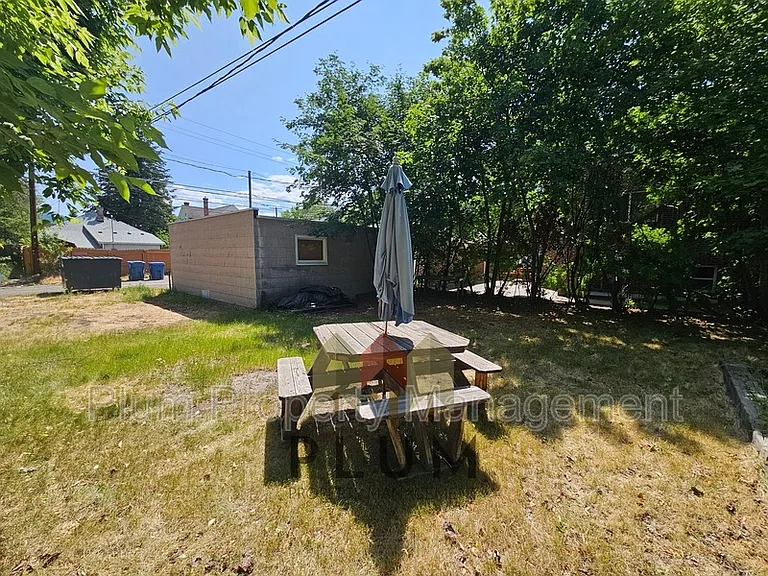 407 S 5th St E — Photo 13