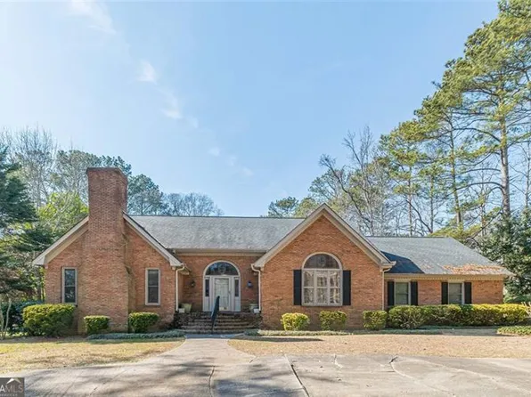8599 Lake Forest Dr, Jonesboro, GA 30236
