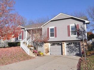 825 NE Bristol Dr, Lees Summit, MO 64086