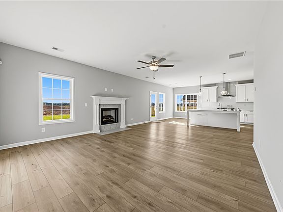 4th image of 2931 Wyndham Village Dr